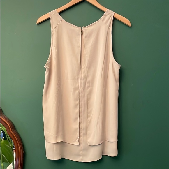 Soft Surroundings Elegant Light Tan Crepe Sleeveless Blouse Womens M - Picture 4 of 6